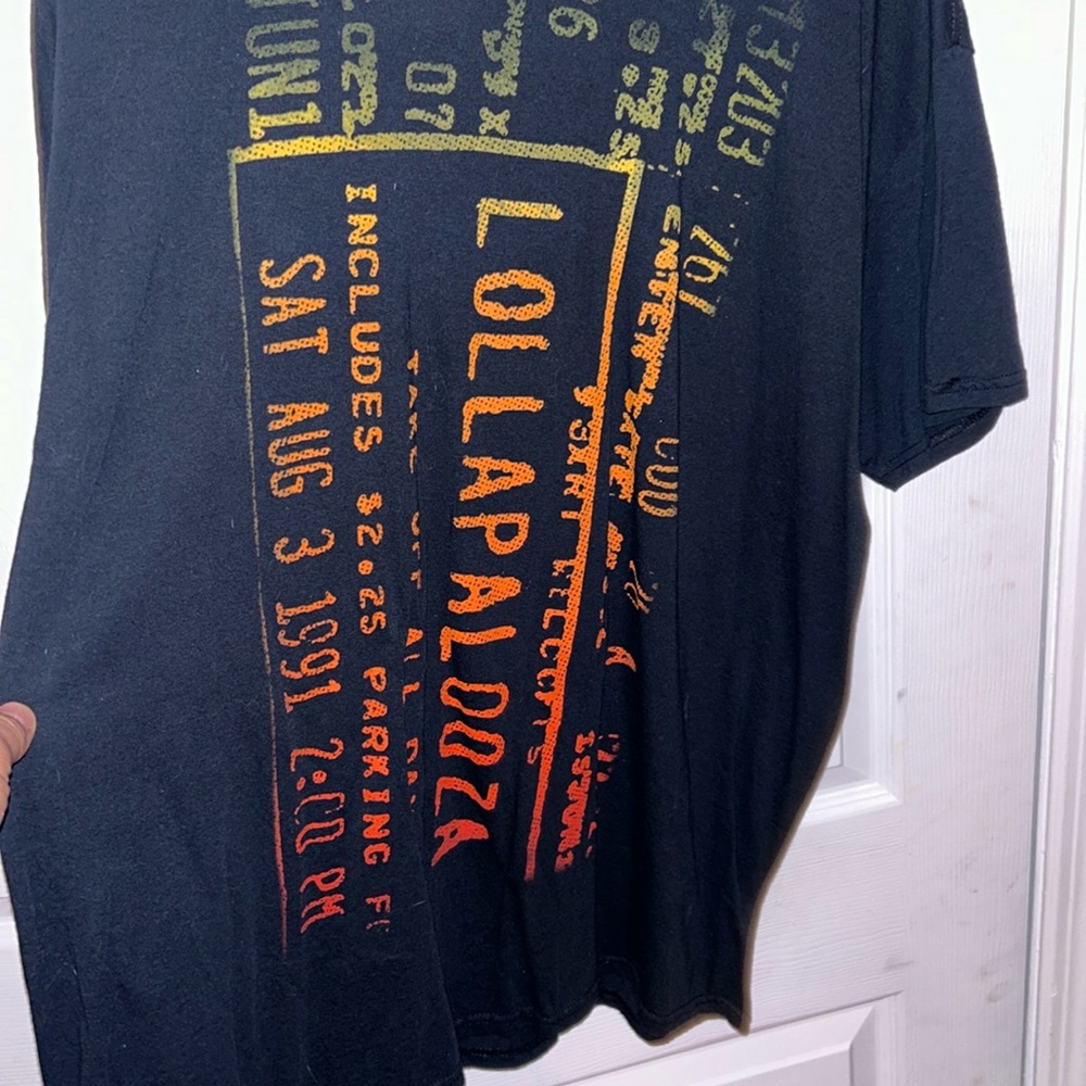 Lollapalooza official T-shirt black size xl worn once